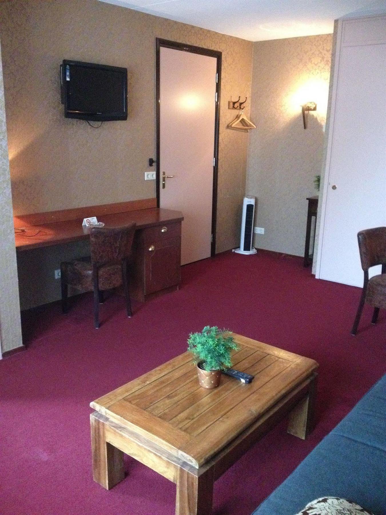 Amsterdam Village Hotel ภายนอก รูปภาพ
