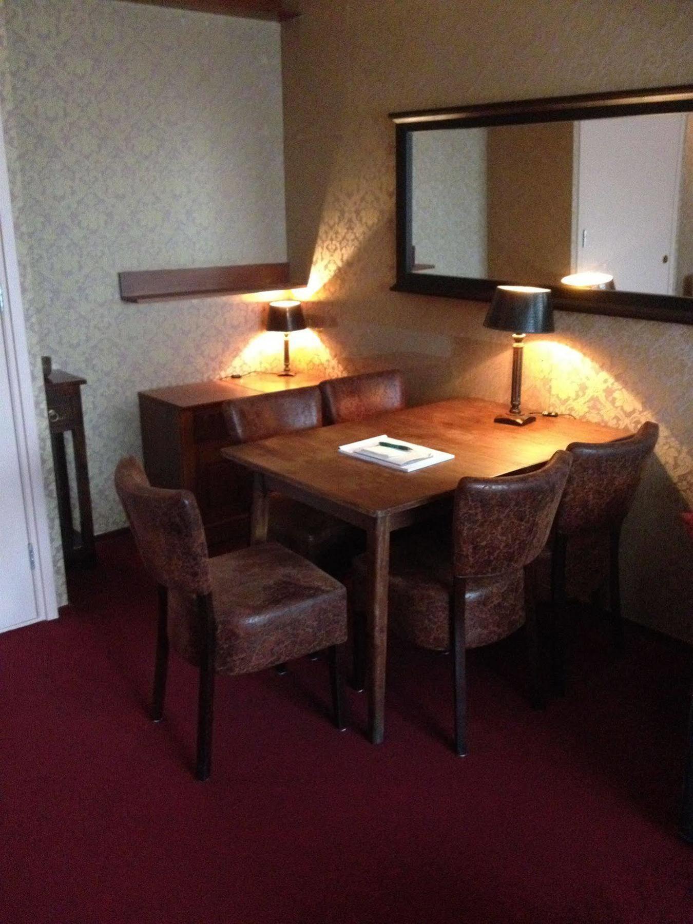 Amsterdam Village Hotel ภายนอก รูปภาพ