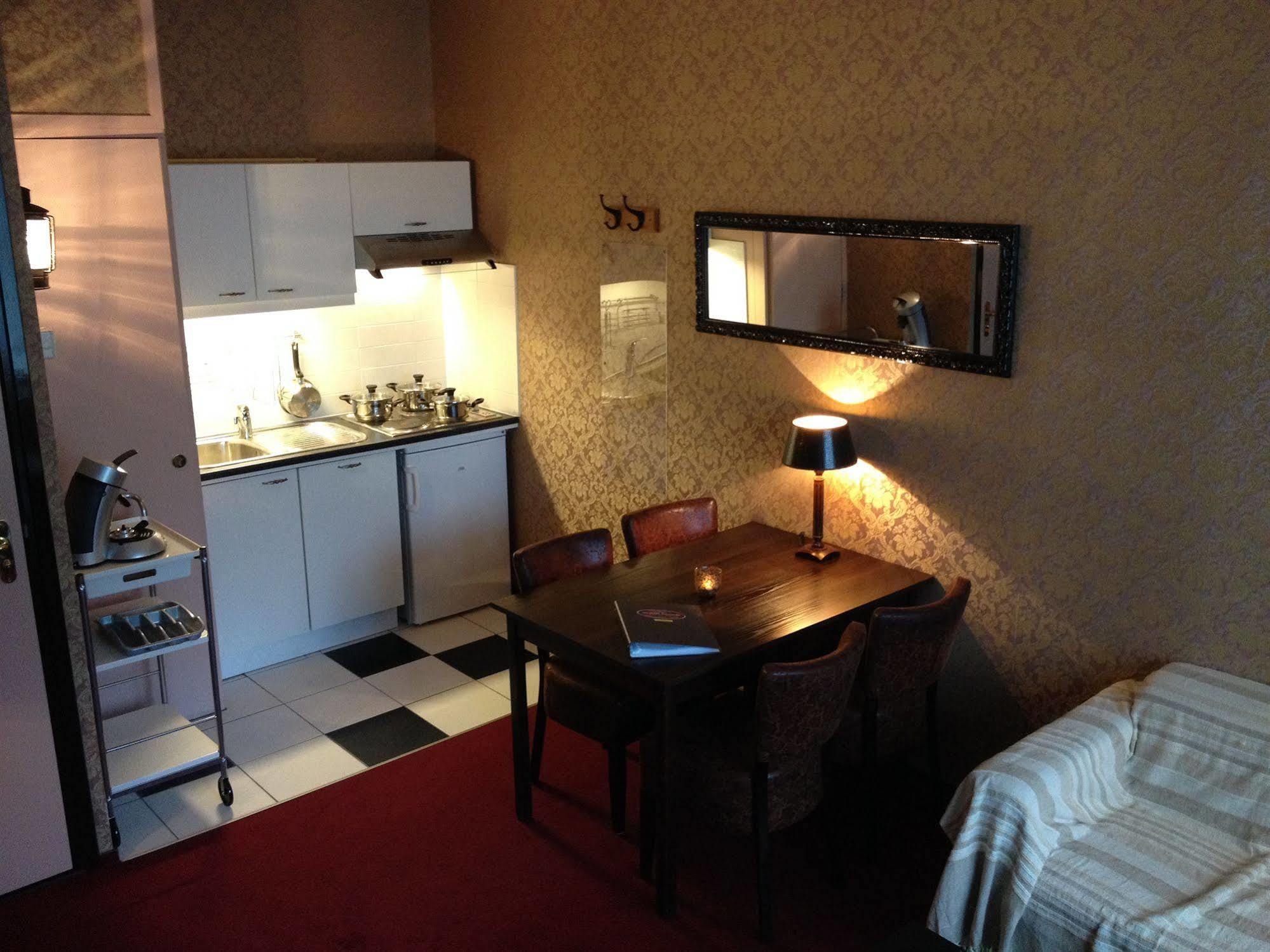 Amsterdam Village Hotel ภายนอก รูปภาพ