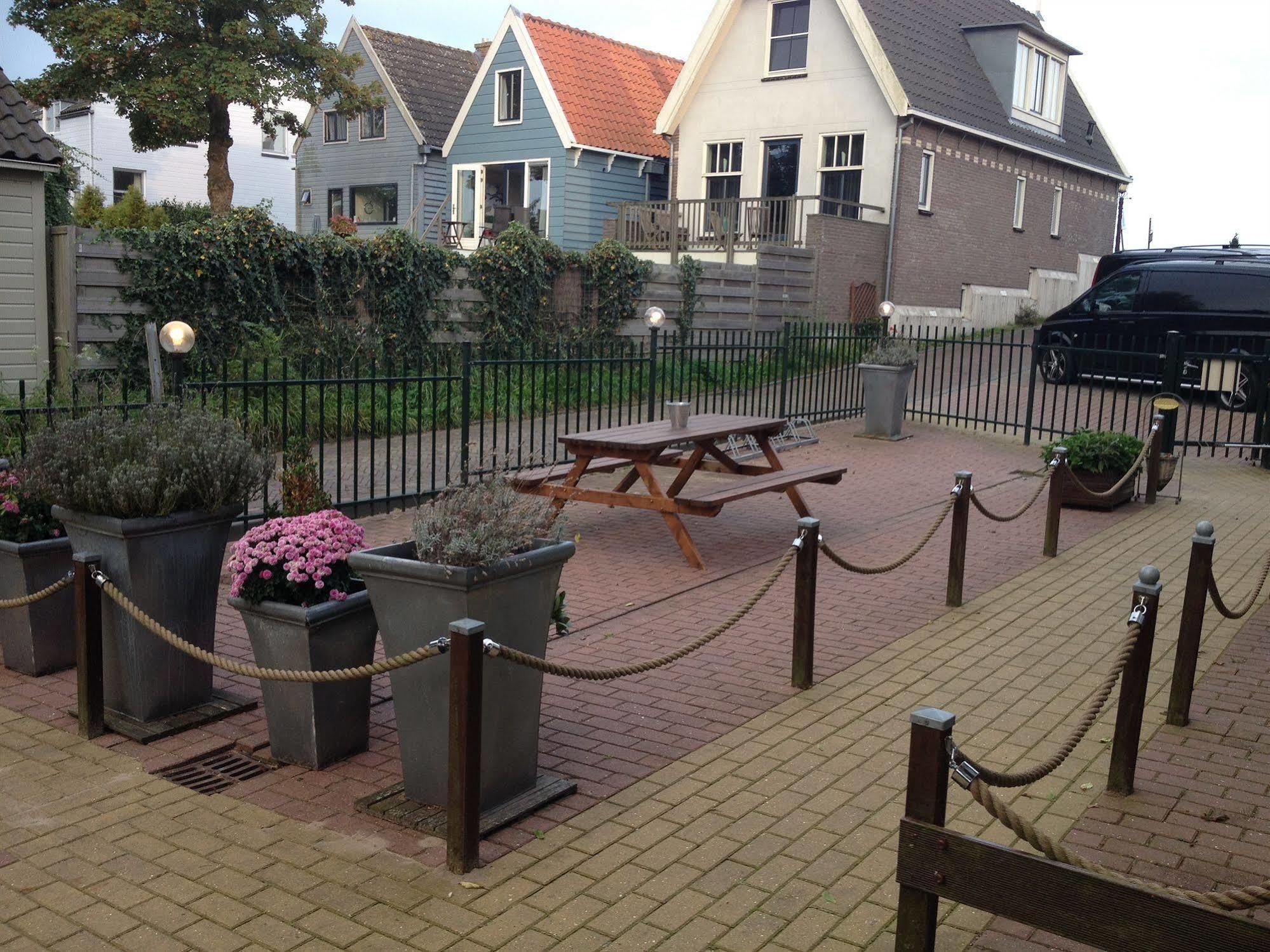 Amsterdam Village Hotel ภายนอก รูปภาพ