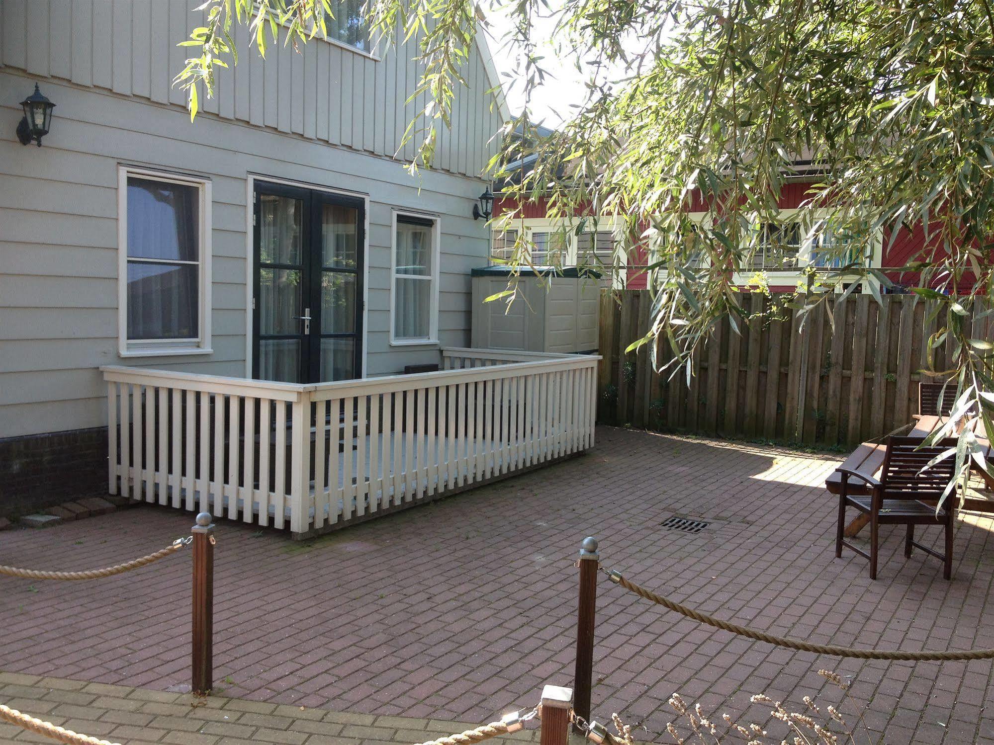 Amsterdam Village Hotel ภายนอก รูปภาพ