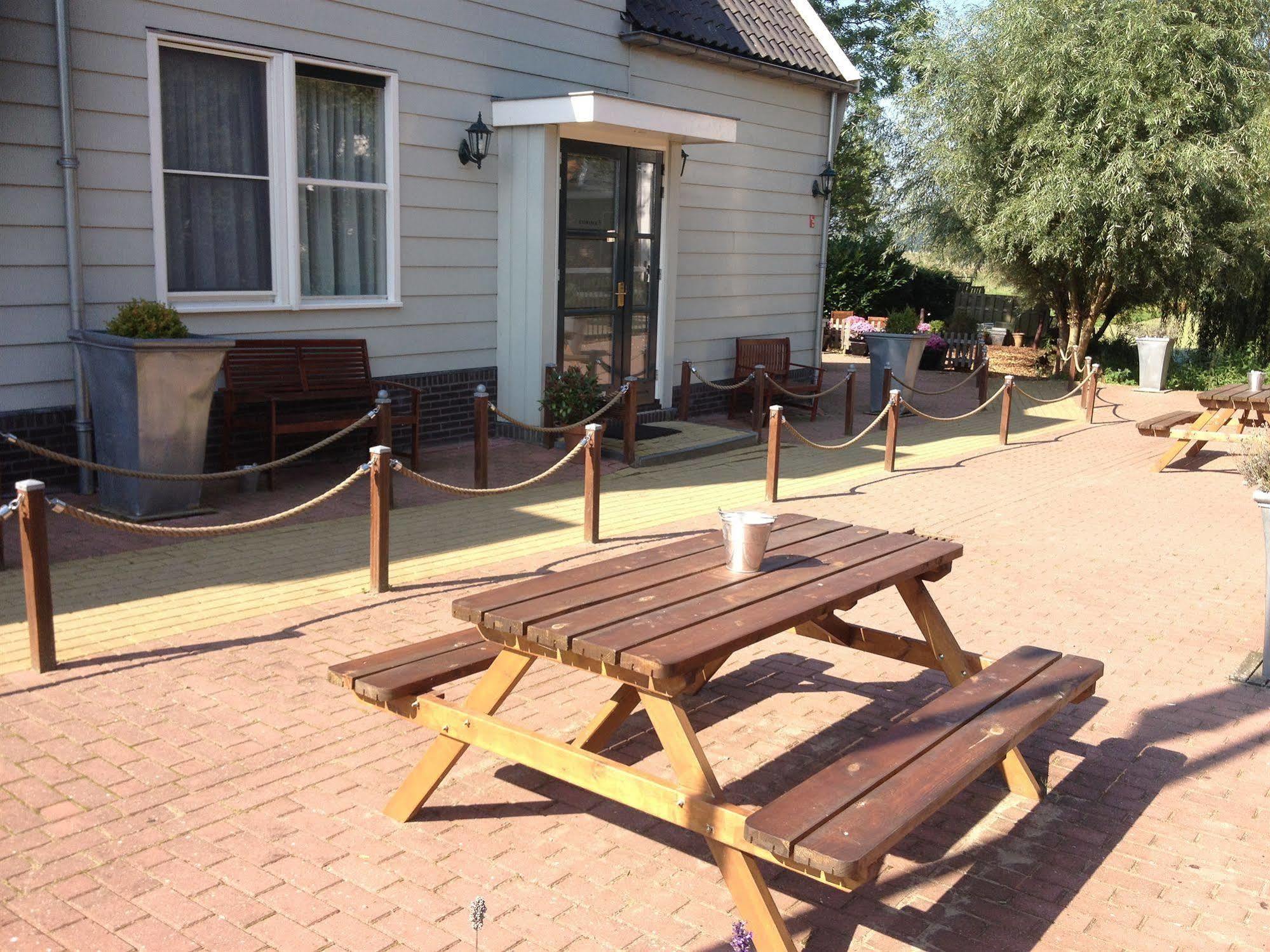 Amsterdam Village Hotel ภายนอก รูปภาพ